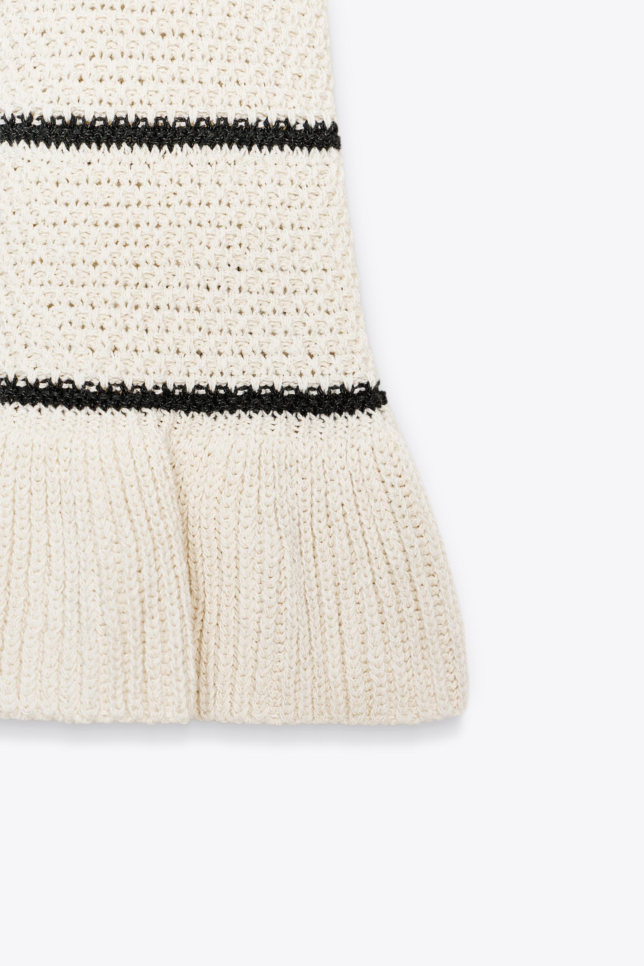 TEXTURED KNIT SPAGHETTI STRAP TOP